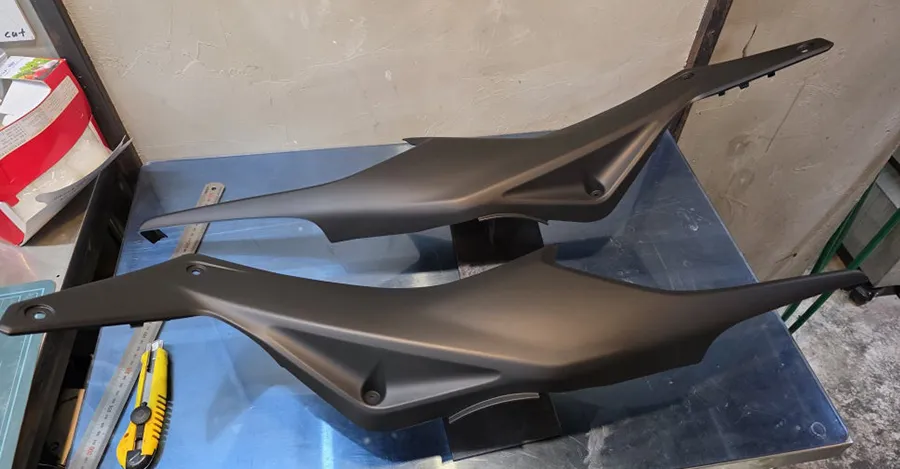 야마하 XMAX 사이드커버 베이스도장